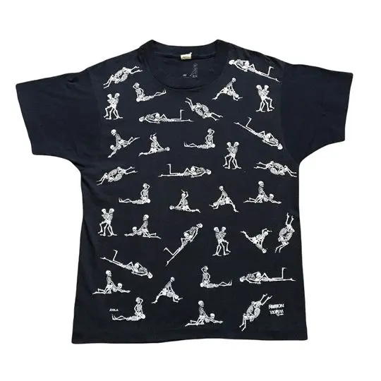 Vintage 1990 Fashion Victim Skeleton Sex T-Shirt Meaningful Gift For Family Gift For Boyfriend Valentine Gift