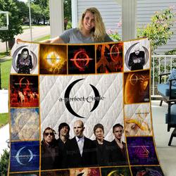 A Perfect Circle Quilt Blanket 01 and Home Decor