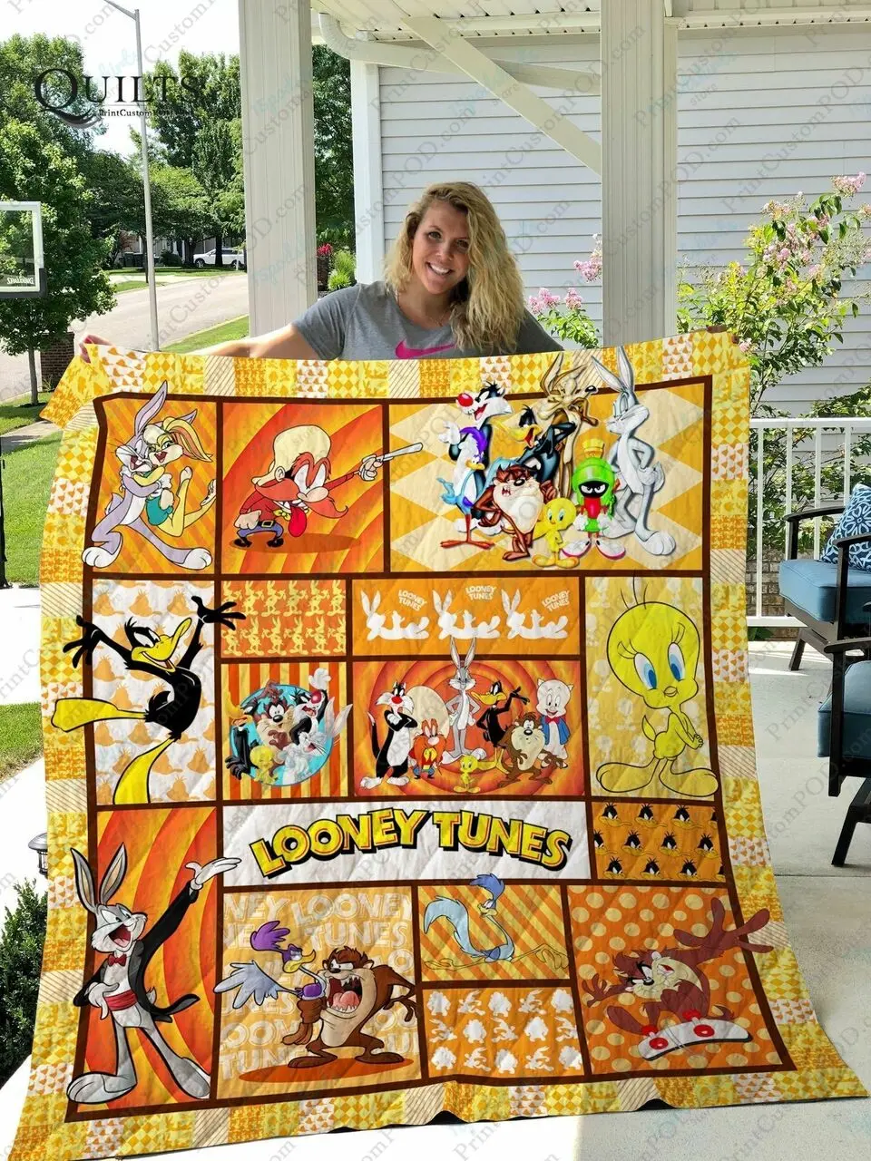 Adu Looney Tunes Quilt Blanket and Home Decor