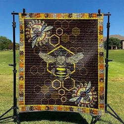 Bee Hur Quilt Cysixk and Home Decor