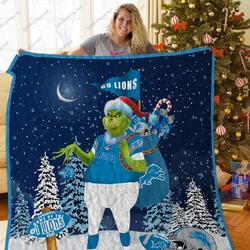 Bl Dl Grinch Santa Quilt Blanket and Home Decor