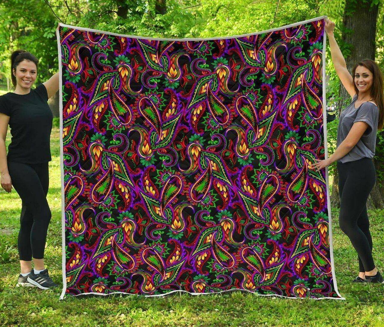 Dark Bohemian Paisley Hur Quilt Bevrda and Home Decor