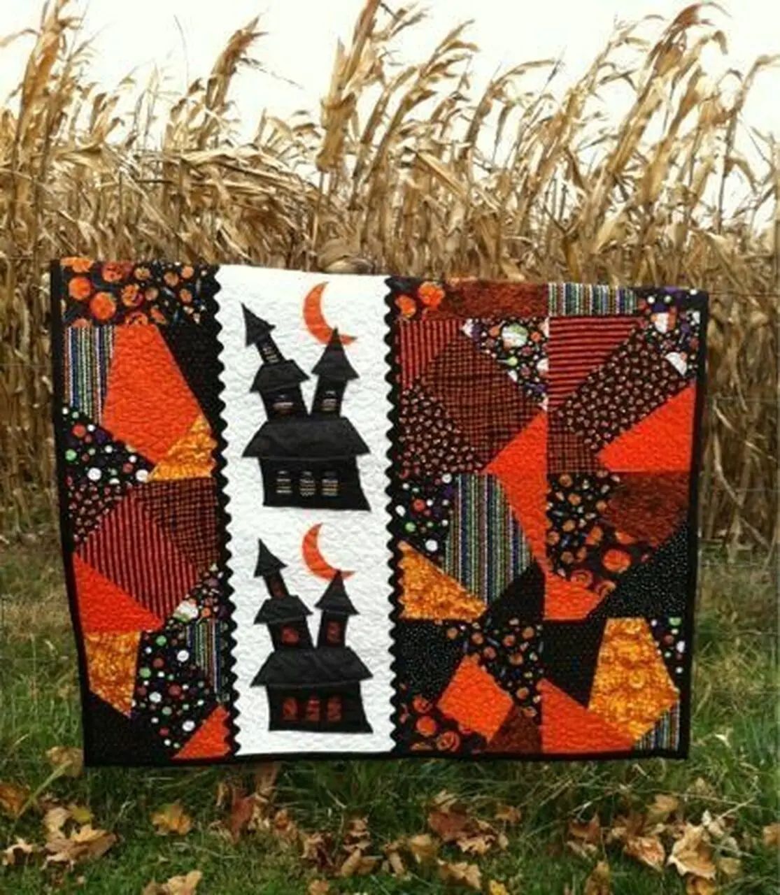 Halloween House Hur Quilt ia and Home Decor