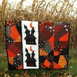 Halloween House Hur Quilt ia and Home Decor