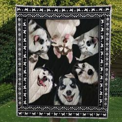 Husky 03 Ndq0214 Quilt  Quilt and Home Decor