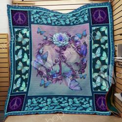 Husky Christmas U Quilt Tc and Home Decor