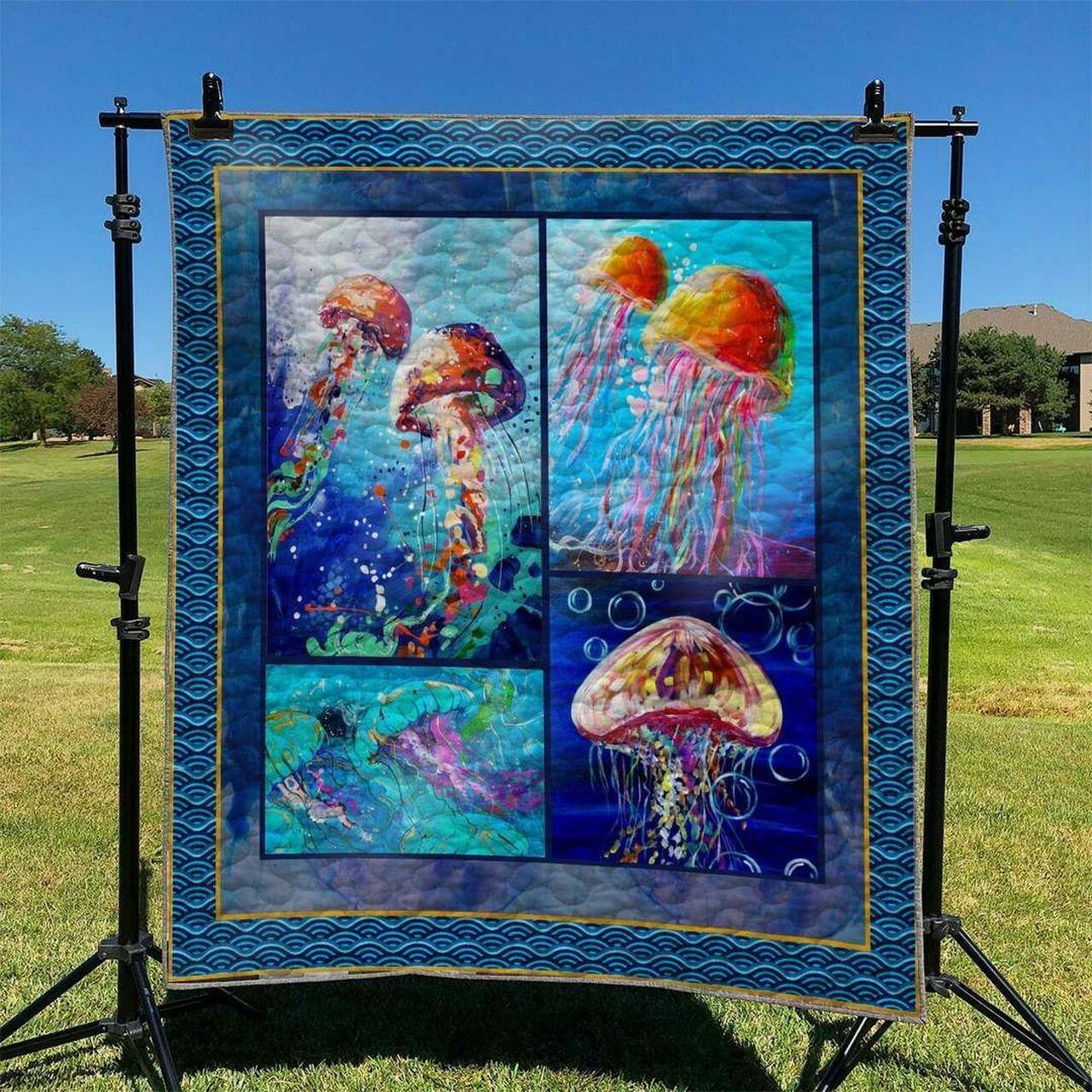Jellyfish Hur Quilt mz and Home Decor