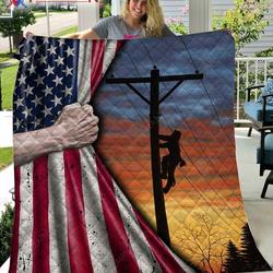 Lineman E Quilt Derqup and Home Decor