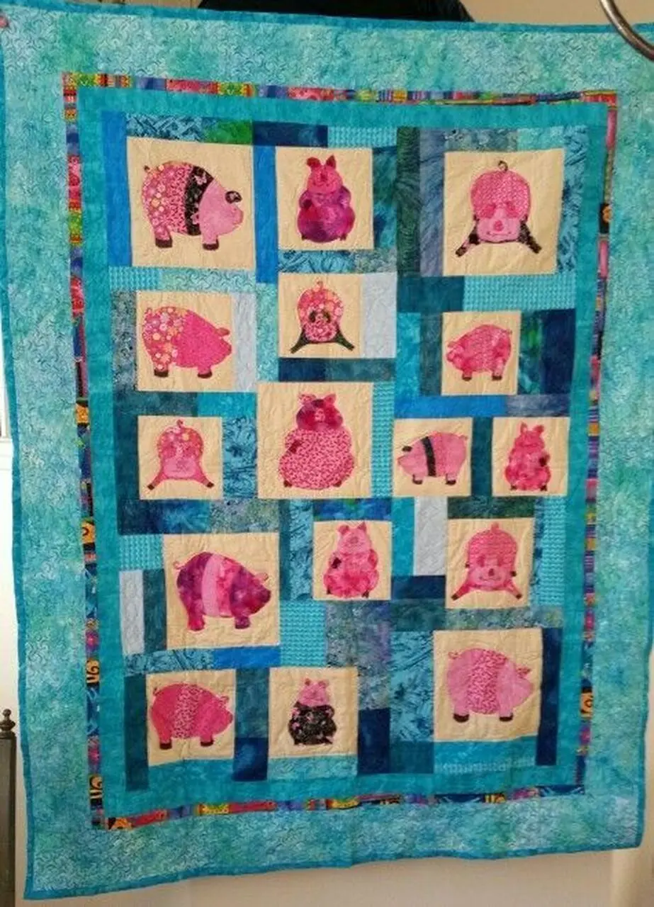Pig Clp190663 Quilt Blanket and Home Decor