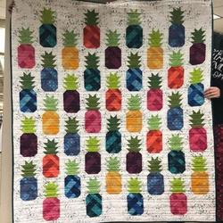 Pinapple Quilt Tdhdr and Home Decor