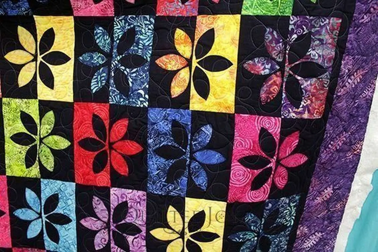 Pretty As A Picture Quilt Tdhcn and Home Decor