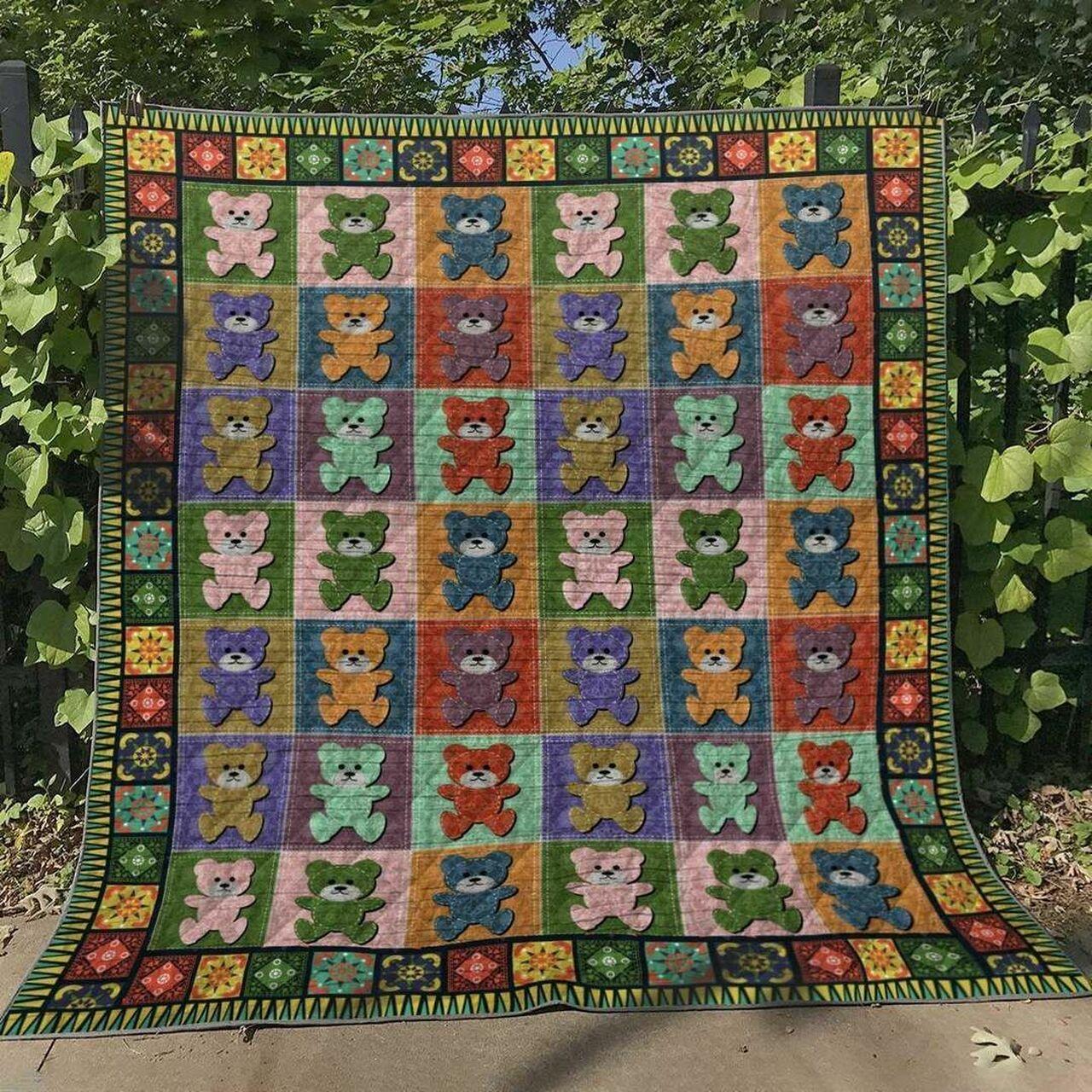 Teddy Bear Hur Quilt an and Home Decor
