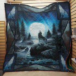 Wolf Howling And Moon Quilt Blanket Great Customized Gifts For Birthday Christmas Thanksgiving Perfect Gifts For Wolf Lover and Home Decor