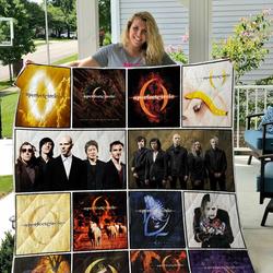 A Perfect Circle Quilt Blanket and Home Decor
