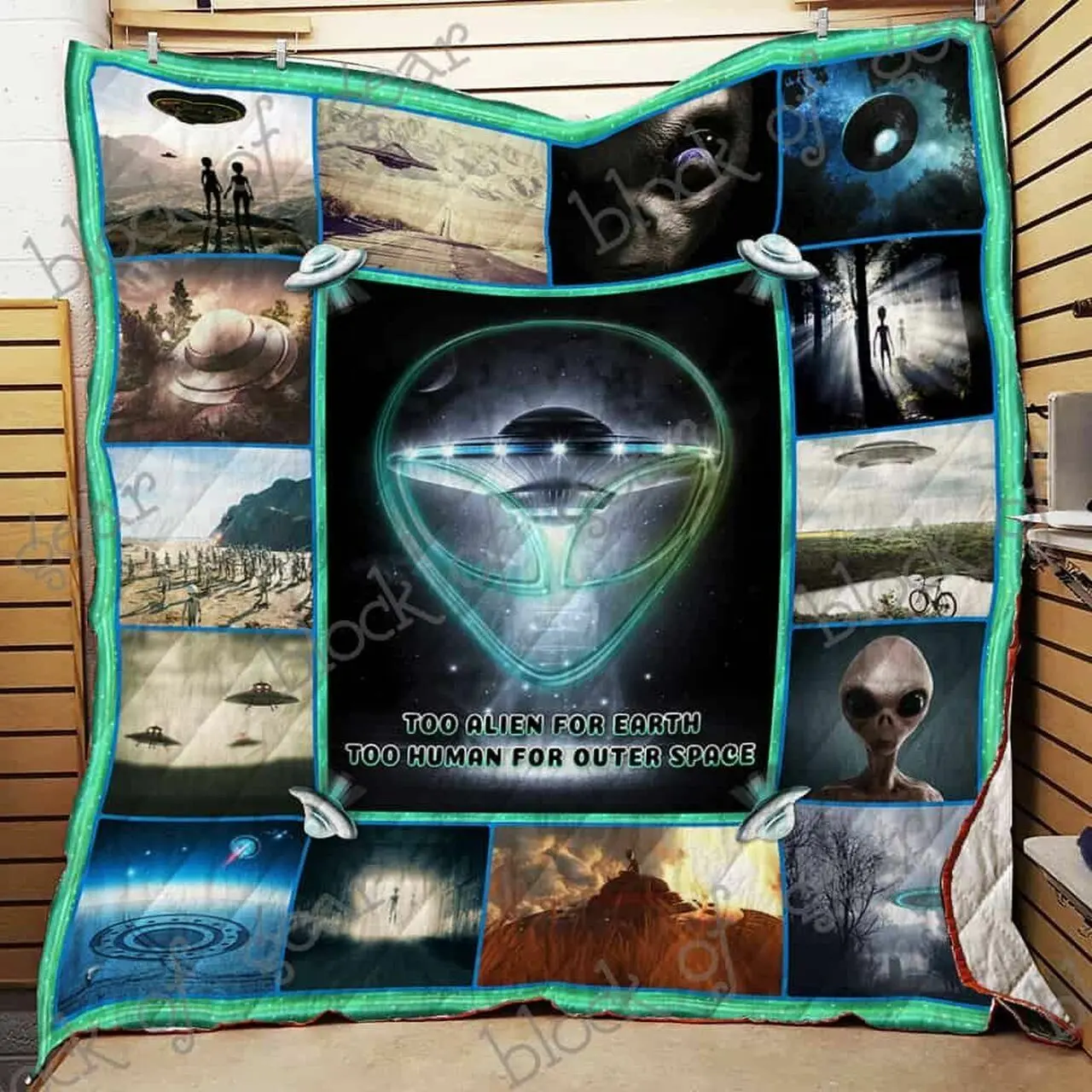 Alien Ah Quilt Derqgl and Home Decor