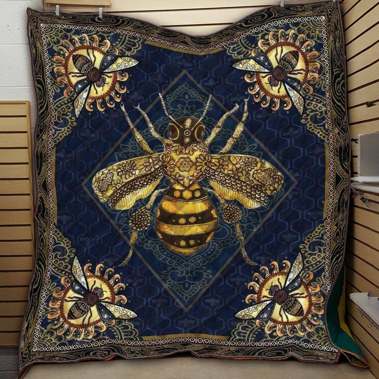 Bee Queen SH1 NTTH011298 3D Customized Quilt and Home Decor