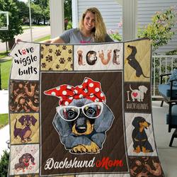 Dachshund Mom Quilt Blanket Great Customized Blanket Gifts For Birthday Christmas Thanksgiving and Home Decor