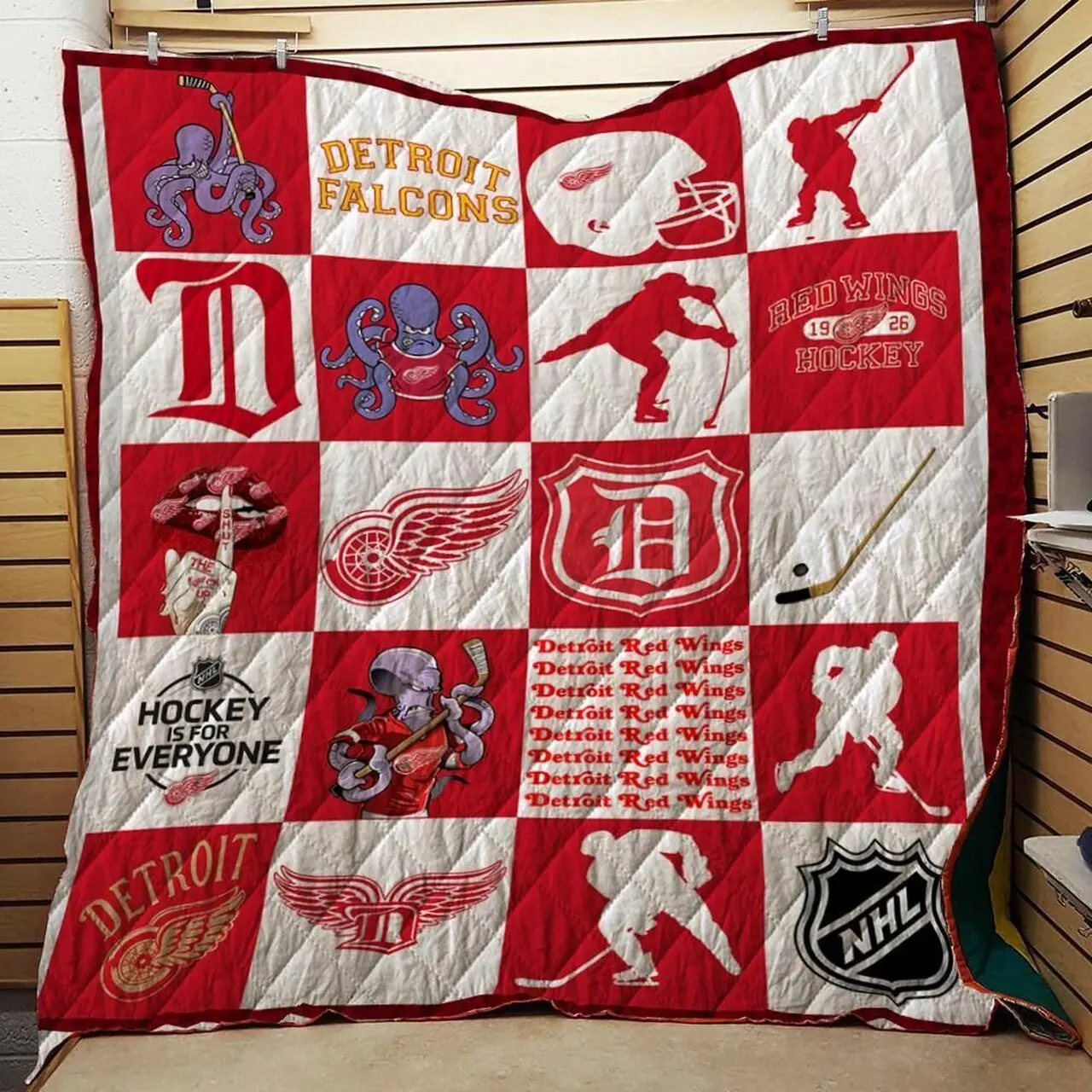 Detroit Red Wings Hockey Quilt Blanket Great Customized Gifts For Birthday Christmas Thanksgiving Perfect Gifts For Ice Hockey Lover and Home Decor