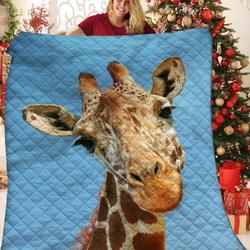 Giraffe Quilt Hno and Home Decor