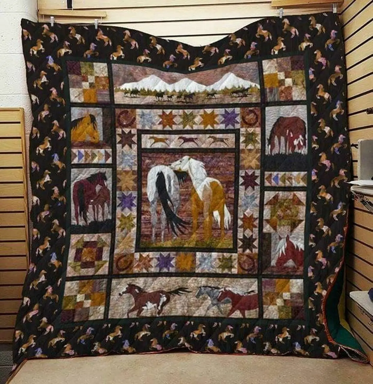 Horse Hur Quilt Cysief and Home Decor