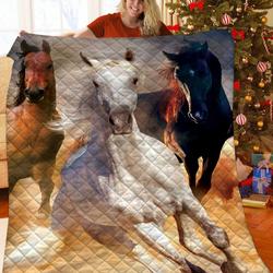 Horse Quilt Pla and Home Decor