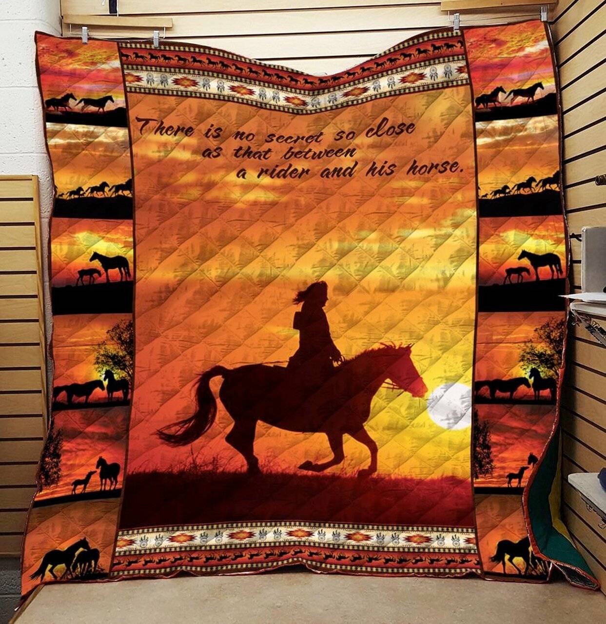 Horse Quilt Pul and Home Decor