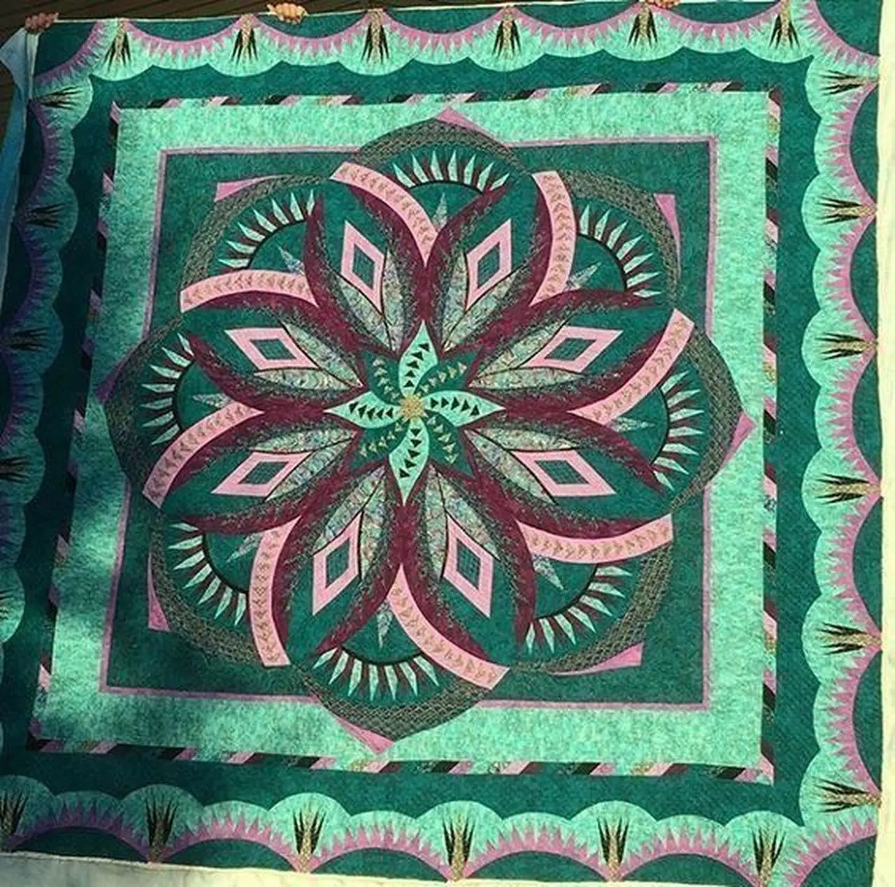 Vintage Rose Hur Quilt ad and Home Decor