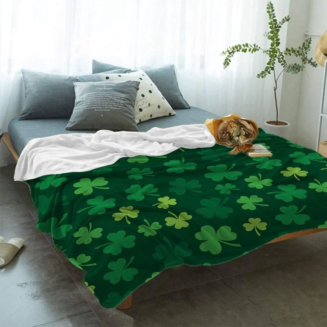 Green Four Leaf Clover St.Patrick's Day Fleece Sherpa Blanket Perfect Gifts For Family On Christmas